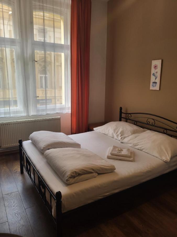 Pension Sunflower Prag Exterior foto