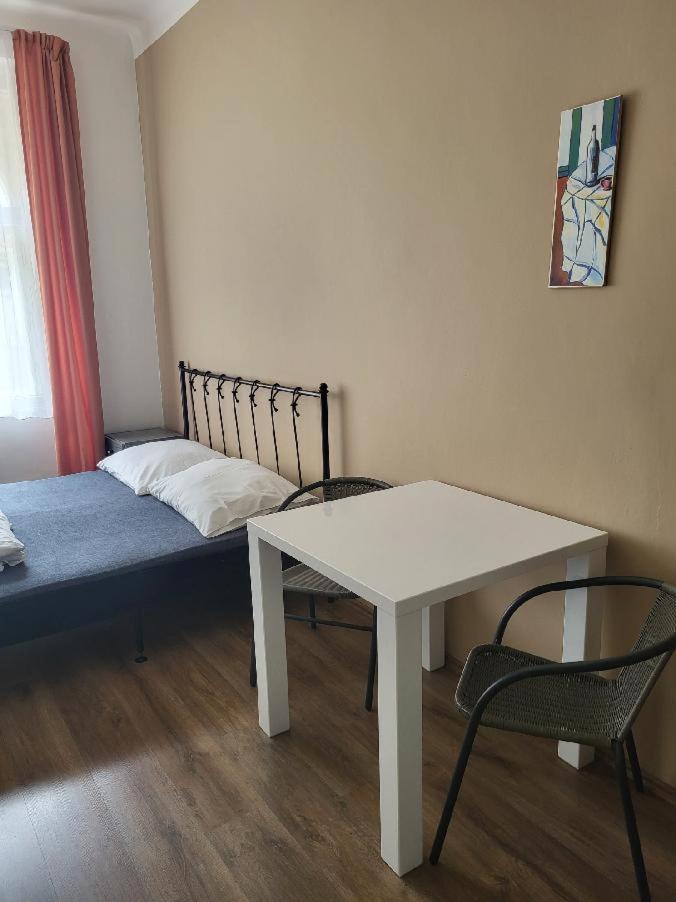 Pension Sunflower Prag Exterior foto