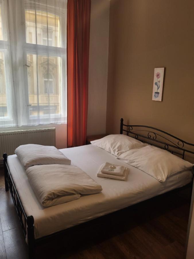Pension Sunflower Prag Exterior foto